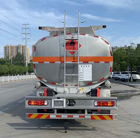 楚飞牌CLQ5322GYY6ZZA型铝合金运油车