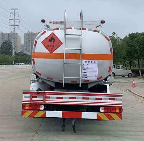 楚飞牌CLQ5180GYY6BJ型运油车