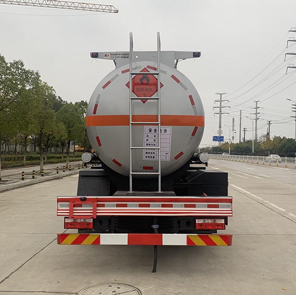 东风D9易燃液体罐式运输车