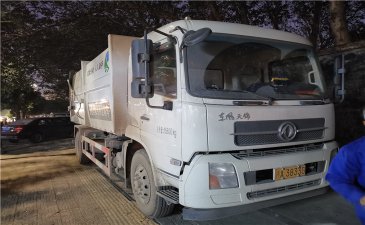 客户回访篇（二）南昌政府采购项目东风天锦对接式垃圾车
